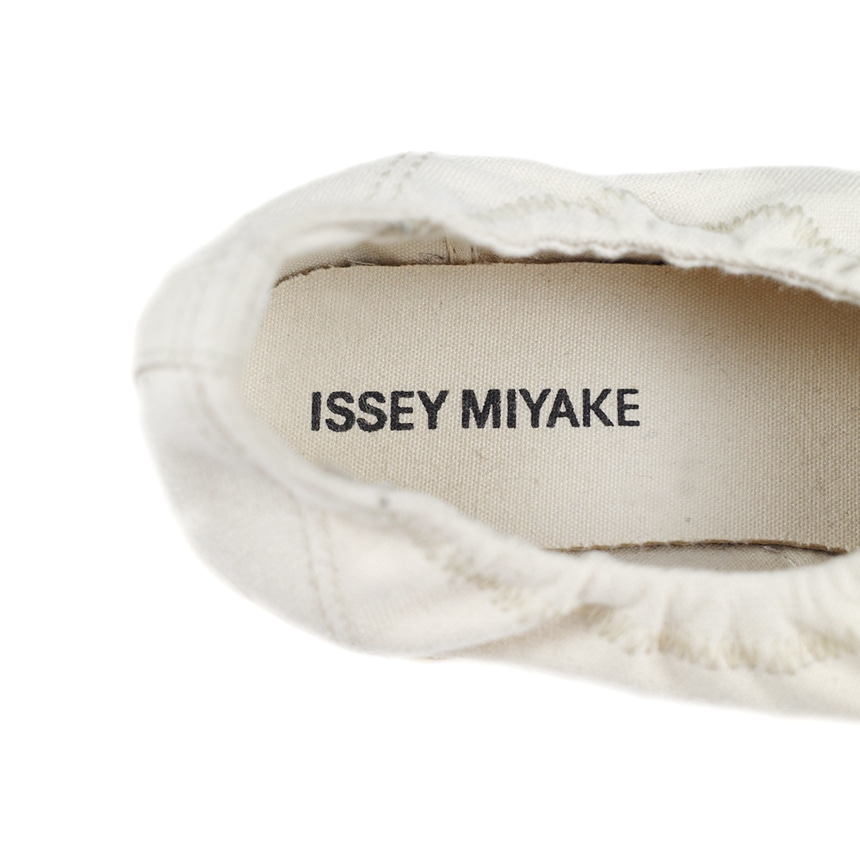 ISSEY MIYAKE (235)